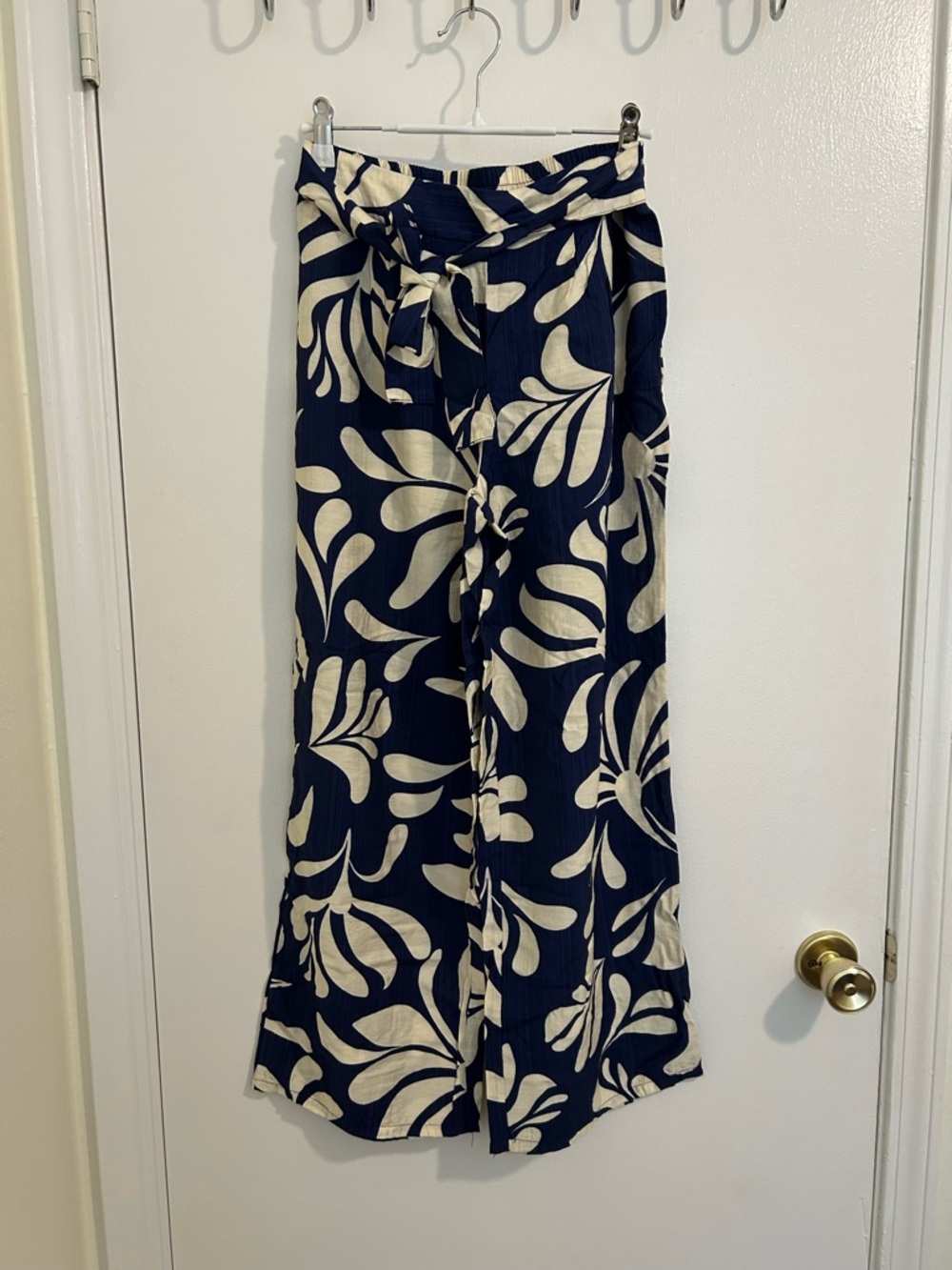Mlle Gabrielle Navy and Cream Botanical-Print Wide Leg Pants size PS Like New